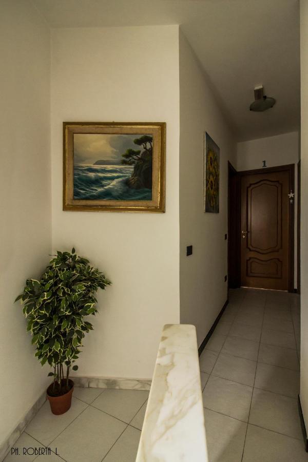 Bed and Breakfast Profumo Di Mare Free Private Parking Included Sanremo Exterior foto
